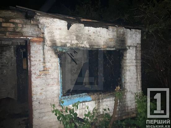 Тепер це коробка з обвугленими стінами: у Довгинцівському районі Кривого Рогу палав приватний будинок6