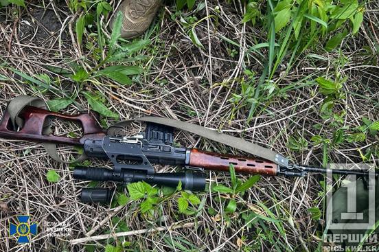 Тягнув на мирну територію трофейну зброю заради особистої фінансової вигоди: СБУ затримала на Дніпропетровщині правоохоронця1