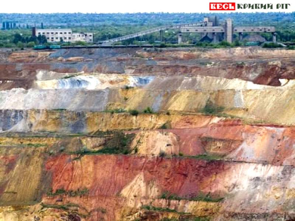 Виробничий залізорудний кар’єр в Кривому Розі