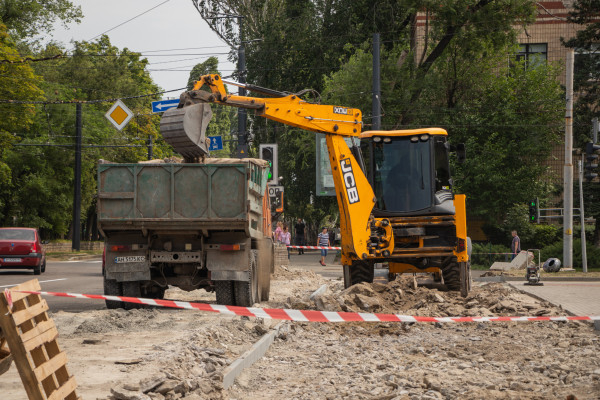 У Дніпрі почали облаштовувати пішохідні зони безбар’єрного маршруту1