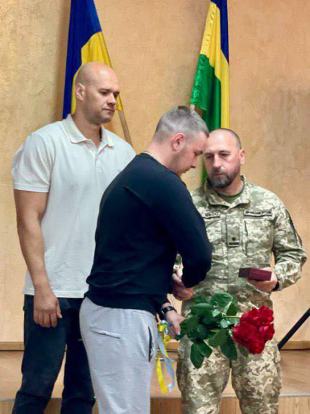 У громаді Криворіжжя передали державні нагороди родинам полеглих захисників4