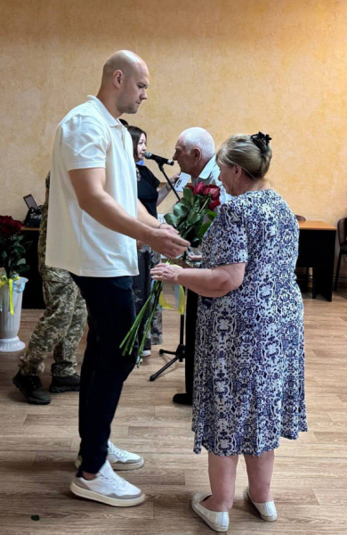 У громаді Криворіжжя передали державні нагороди родинам полеглих захисників2