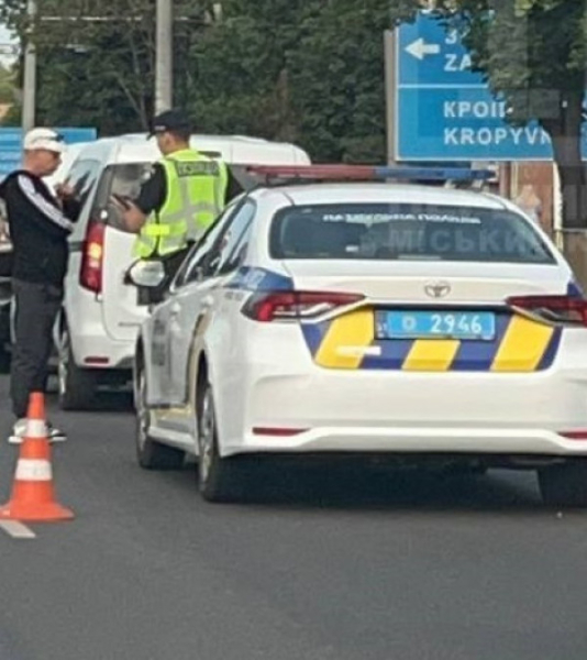 У Кривому Розі на проспекті Миру зіткнулися три легковики1