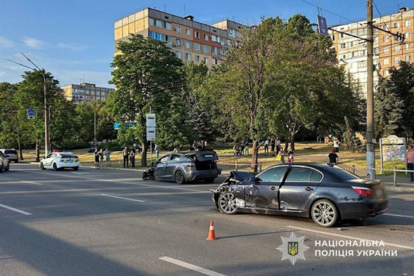 У Кривому Розі сталась моторошна ДТП: зіткнулися чотири автівки, одна людина загинула3
