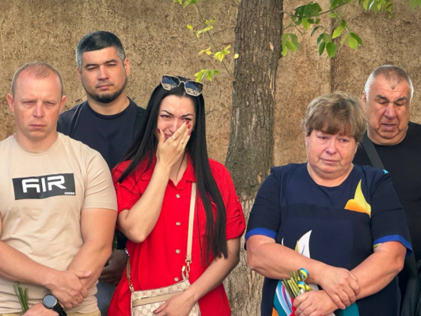 У Кривому Розі встановили меморіальну дошку на честь загиблого захисника Юрія Нестеренка2