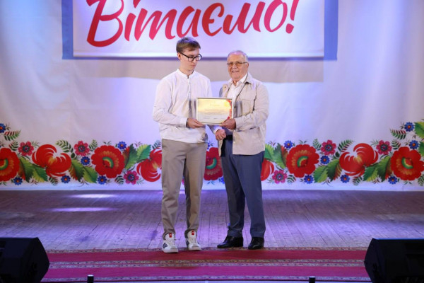 У Кривому Розі за відмінні успіхи у навчанні більше 370  випускників ліцеїв відзначені Подякою міського голови1