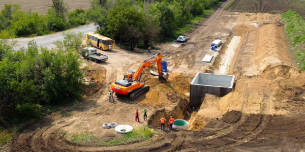 У Кривому Розі змонтували міст-трубопровід через річку Інгулець: подробиці6