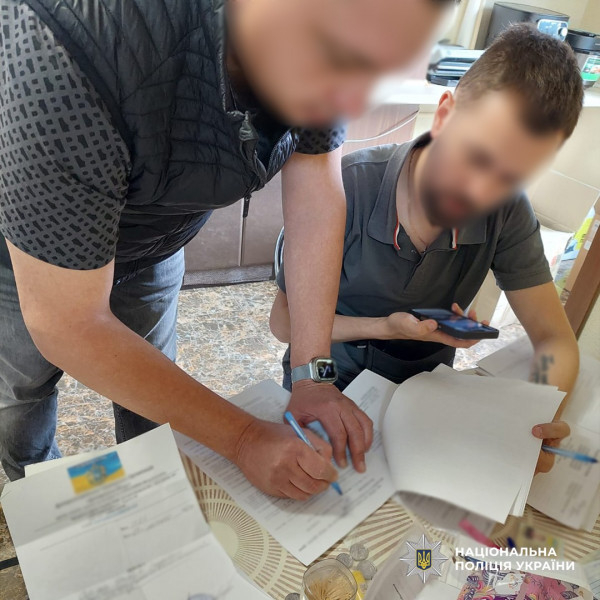 У сервісних центрах Дніпропетровщини вимагали гроші за отримання позитивної оцінки на іспиті6