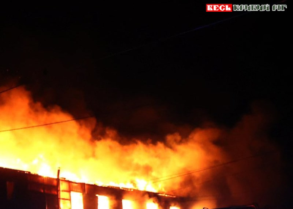 Гасіння нічної пожежі на Дніпропетровщині