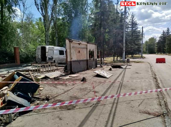Демонтаж старої зупинки в Тернівському районі Кривого Рогу