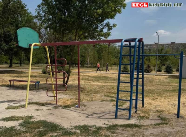 Дитячий майданчик демонтували в парку Ювілейному в Кривому Розі