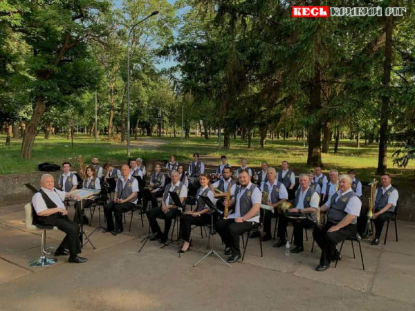 Оркестр в парку поблизу ПК Саксагань в Кривому Розі