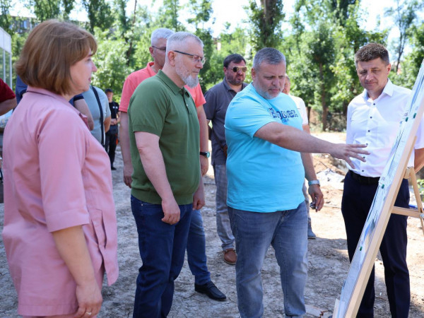 В Кривому Розі реалізується масштабний проєкт з капітального ремонту інфекційної лікарні. До осені будуть завершені всі будівельні роботи у дитячому корпусі3