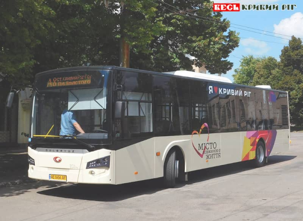Автобус на маршруті А8 в Кривому Розі