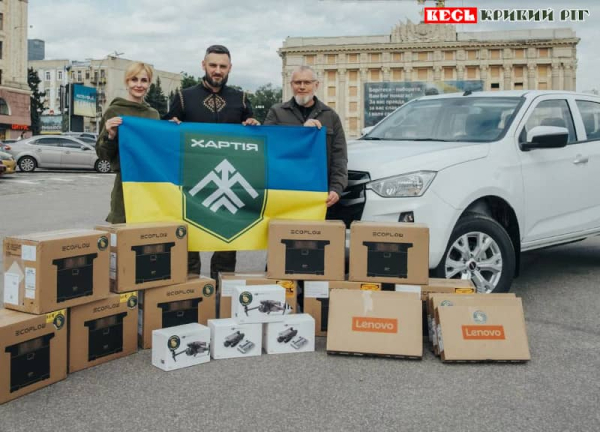О. Вілкул та В. Третяк передають військовим допомогу від громади Кривого Рогу