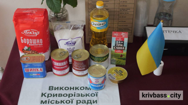 Видача продуктових наборів у Кривому Розі: понад 4 тисячі переселенців отримали допомогу від початку року
