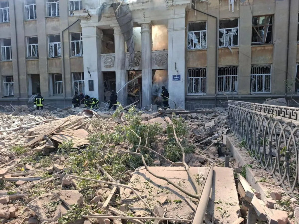 Війська рф вдарили по ліцею в Одеській області: дві людини загинули, ще 12 поранені0