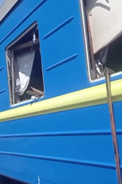 Внаслідок ракетного удару по Дніпропетровщині пошкоджено пасажирський поїзд, є поранені пасажири0