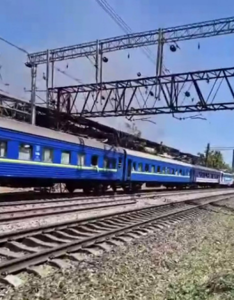 Внаслідок ракетного удару по Дніпропетровщині пошкоджено пасажирський поїзд, є поранені пасажири2
