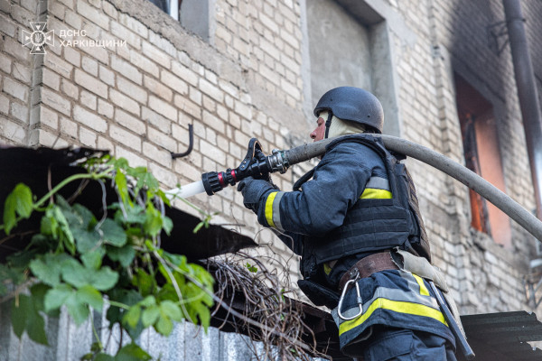 Вночі окупанти атакували Харківщину: постраждала людина, є руйнації будівель, спалахнули пожежі3