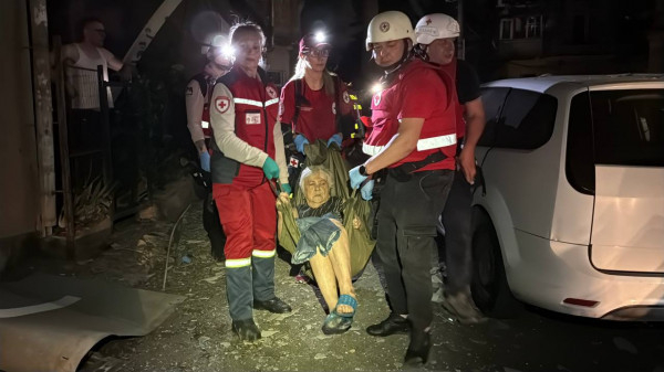 Вночі ворог атакував з повітря Одесу, бив по пологовому будинку і житловому сектору, є загибла людина і постраждалі1