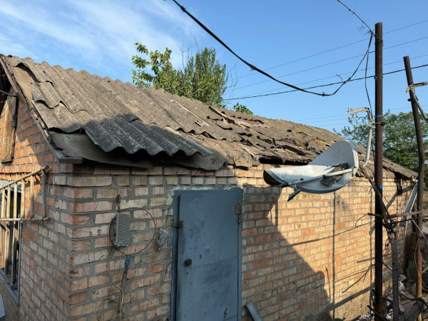 Ворог атакував Нікопольщину та Синельниківський район FPV-дронами: є руйнування, жертв немає0