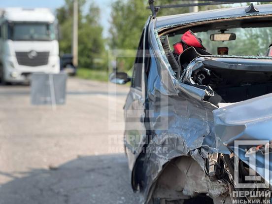 Все через неуважність іншого: у Кривому Розі поблизу Центрального кладовища зіткнулися легковики6
