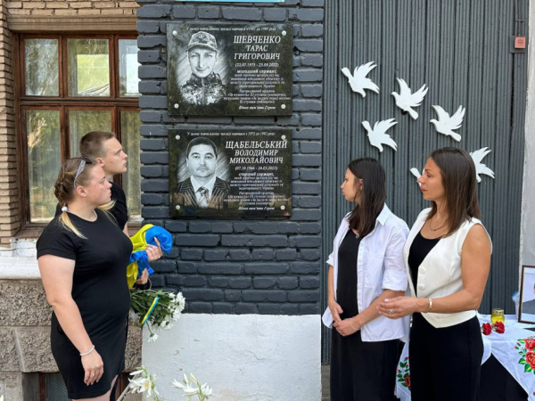 Вшанували їхній подвиг: у Кривому Розі встановили меморіали на честь полеглих воїнів1