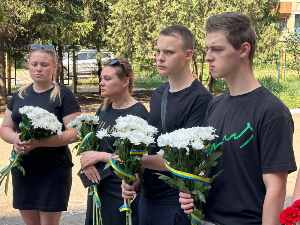Вшанували їхній подвиг: у Кривому Розі встановили меморіали на честь полеглих воїнів2