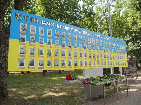 Їхній подвиг - у пам’яті міста. 14 червня Кривий Ріг вшановує Героїв, які першими стали на захист України у 2014 році6