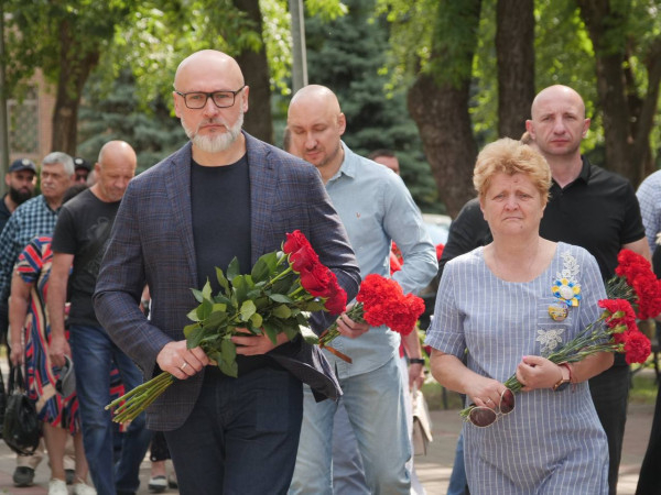 Їхній подвиг - у пам’яті міста. 14 червня Кривий Ріг вшановує Героїв, які першими стали на захист України у 2014 році9