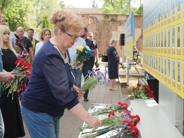 Їхній подвиг - у пам’яті міста. 14 червня Кривий Ріг вшановує Героїв, які першими стали на захист України у 2014 році5
