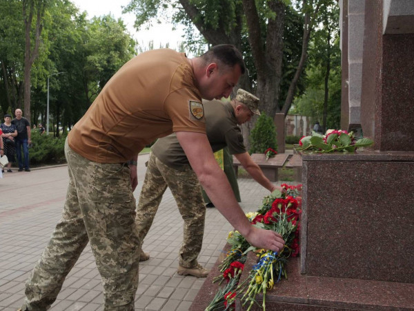 Їхній подвиг - у пам’яті міста. 14 червня Кривий Ріг вшановує Героїв, які першими стали на захист України у 2014 році1