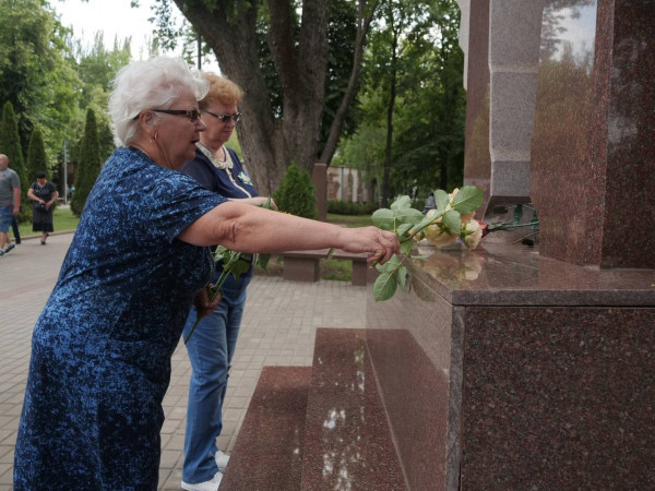 Їхній подвиг - у пам’яті міста. 14 червня Кривий Ріг вшановує Героїв, які першими стали на захист України у 2014 році4