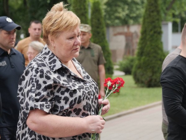 Їхній подвиг - у пам’яті міста. 14 червня Кривий Ріг вшановує Героїв, які першими стали на захист України у 2014 році11