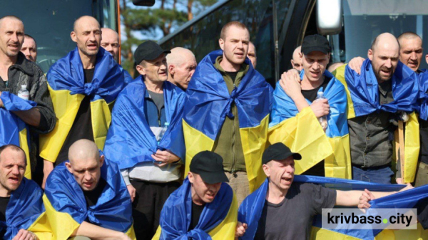 З пекла полону - додому: в Україну повернулися семеро захисників з Криворіжжя1