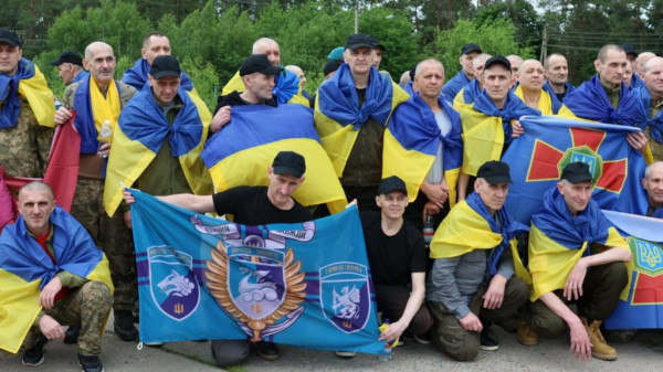 З російського полону звільнили ще одну групу важкохворих захисників1