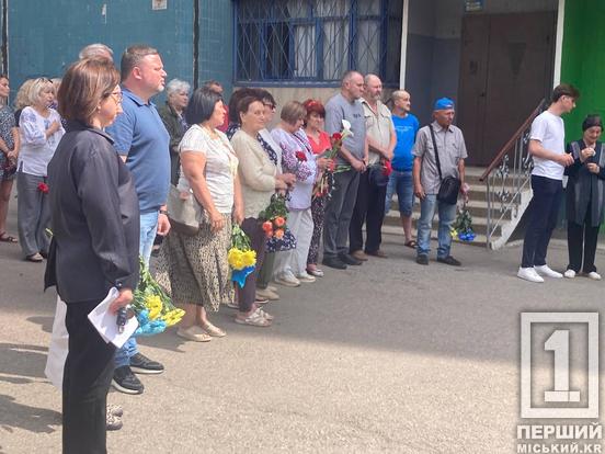 Залишив по собі квітучу пам'ять: на будинку, де жив криворізький воїн Володимир Стрельцов відкрили меморіальну дошку3