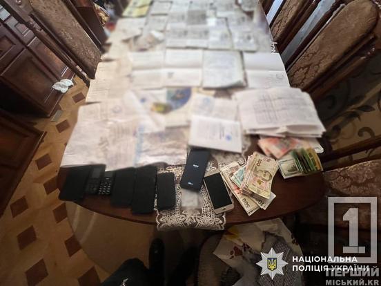 Заробляли гроші на підробках українського та іноземного розливу: мешканець Дніпропетровщини організував злочинну банду4