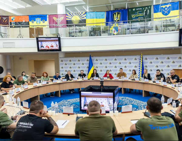 63 ветерани та родини полеглих захисників з Дніпропетровщини  отримали сертифікати на придбання житла7