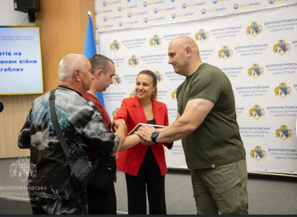 63 ветерани та родини полеглих захисників з Дніпропетровщини  отримали сертифікати на придбання житла6
