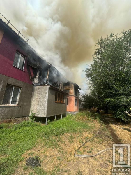 Багато густого диму: у Тернівському районі Кривого Рогу у вогні був житловий будинок1