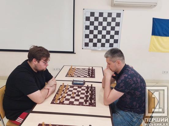 Баталії на чорно-білих клітинах: у Кривому Розі провели змагання для досвідчених шахістів3