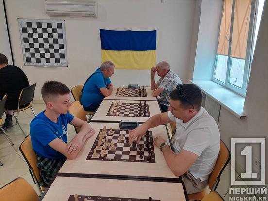 Баталії на чорно-білих клітинах: у Кривому Розі провели змагання для досвідчених шахістів8