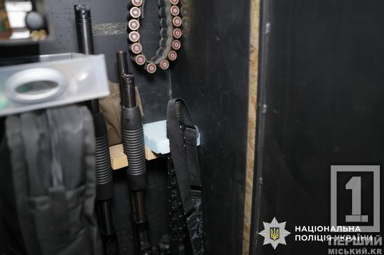 Конспірація високого рівня, величезні суми грошей, зброя: родина з Дніпропетровщини організувала собі заробіток на фальшивих документах5