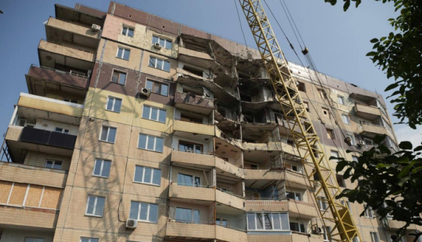 Відновлення пошкоджених ворогом будинків - фото управління преси виконкому Криворізької міської ради