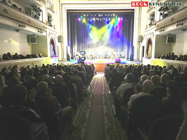 В оперному театрі у Дніпрі збирали кошти для криворізьких добровольців