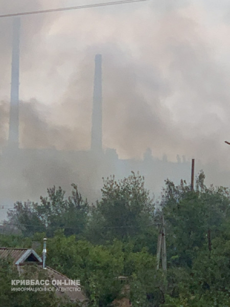 Масштабна пожежа на Мудрьоній: густий дим накрив район, працюють рятувальники0