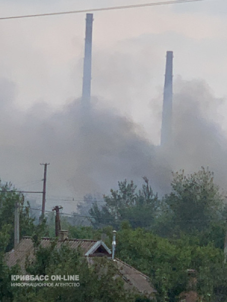 Масштабна пожежа на Мудрьоній: густий дим накрив район, працюють рятувальники4