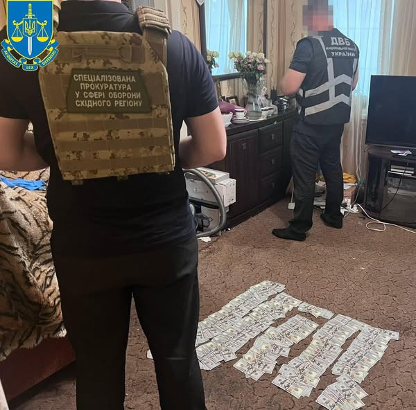 На Дніпропетровщині інспектор медзакладу вимагав 4 тисячі доларів від бійця за рішення ВЛК про необхідність комісування, хоча у військового були на це законні медичні підстави0